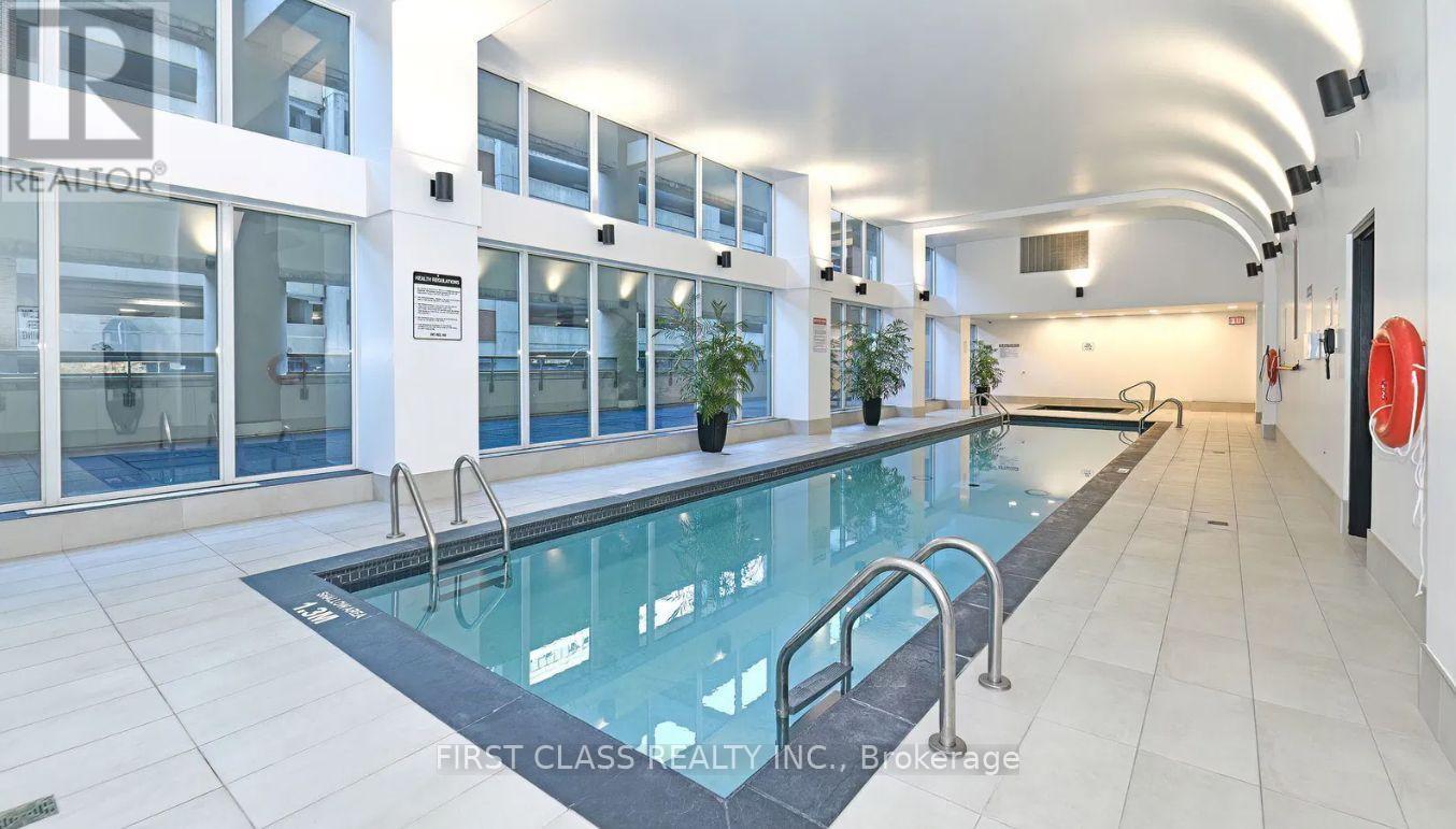 Photo 1 of 710 750 Bay Street, Toronto ON
