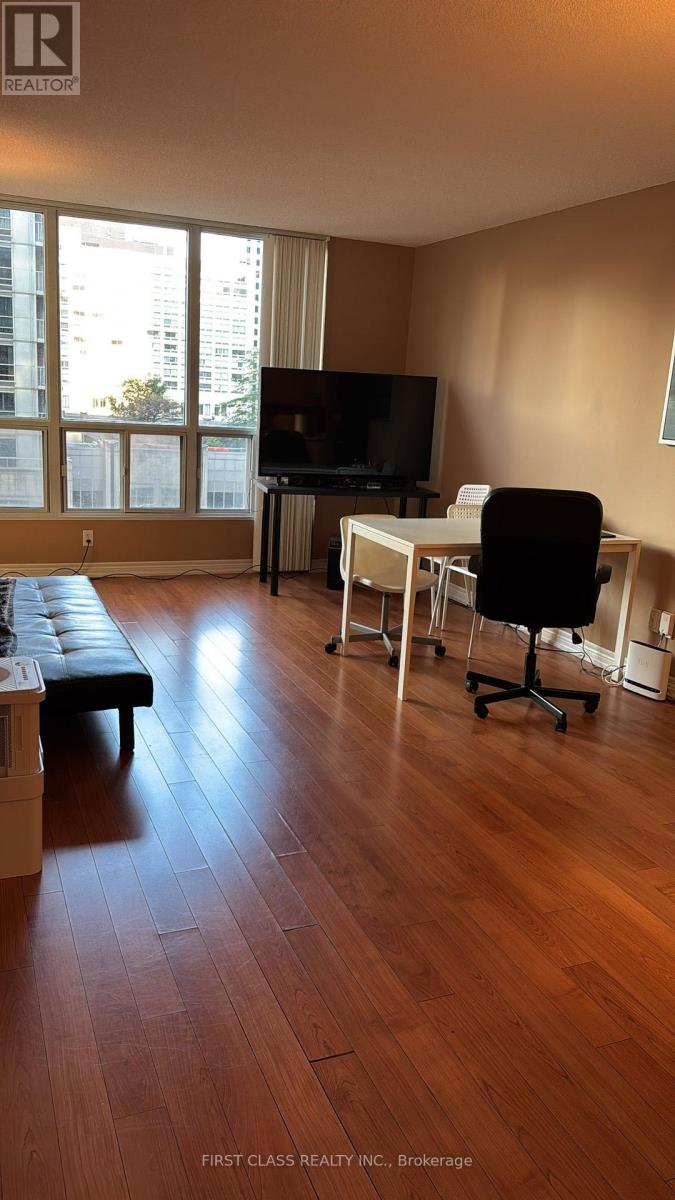 Photo 8 of 710 750 Bay Street, Toronto ON