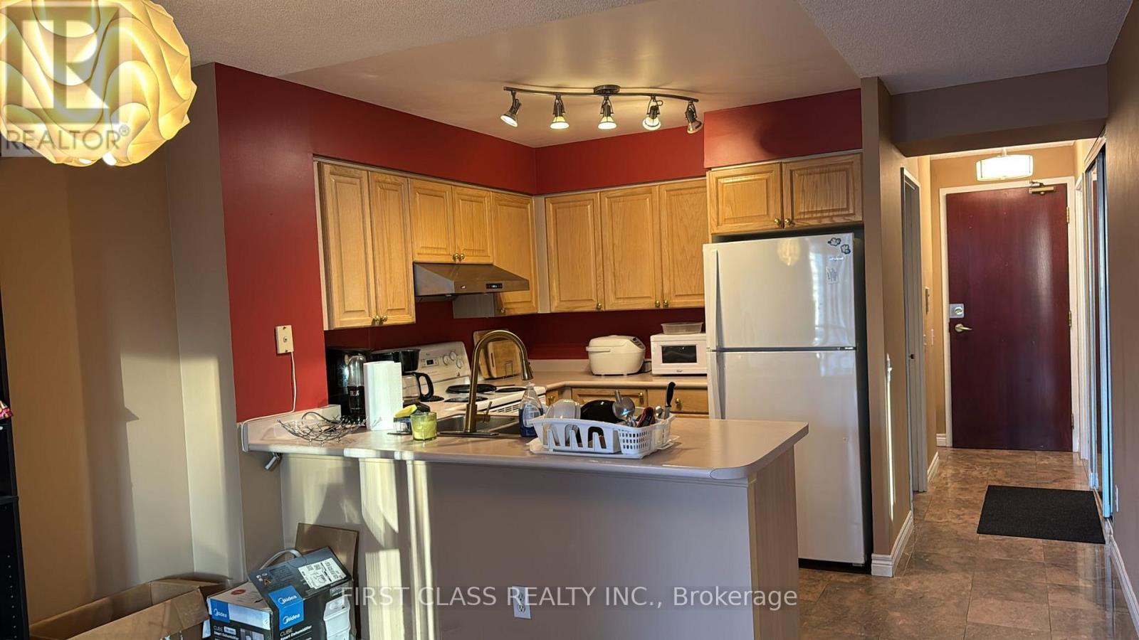 Photo 3 of 710 750 Bay Street, Toronto ON