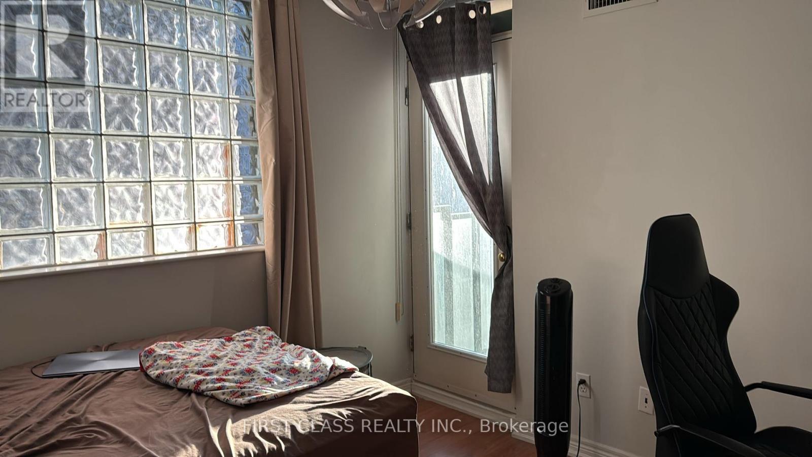 Photo 9 of 710 750 Bay Street, Toronto ON