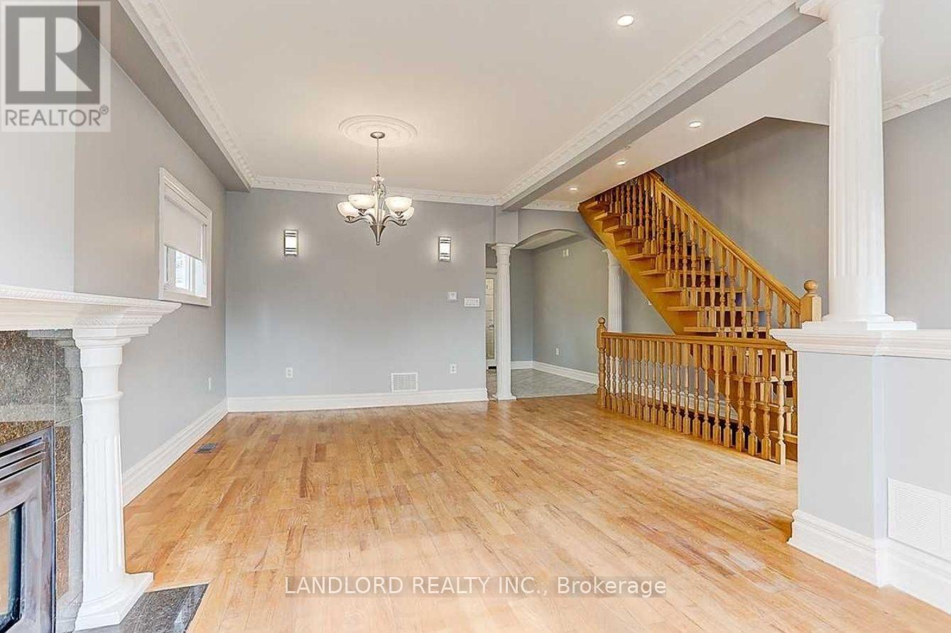Photo 15 of 34 Jesmond Avenue, Toronto ON