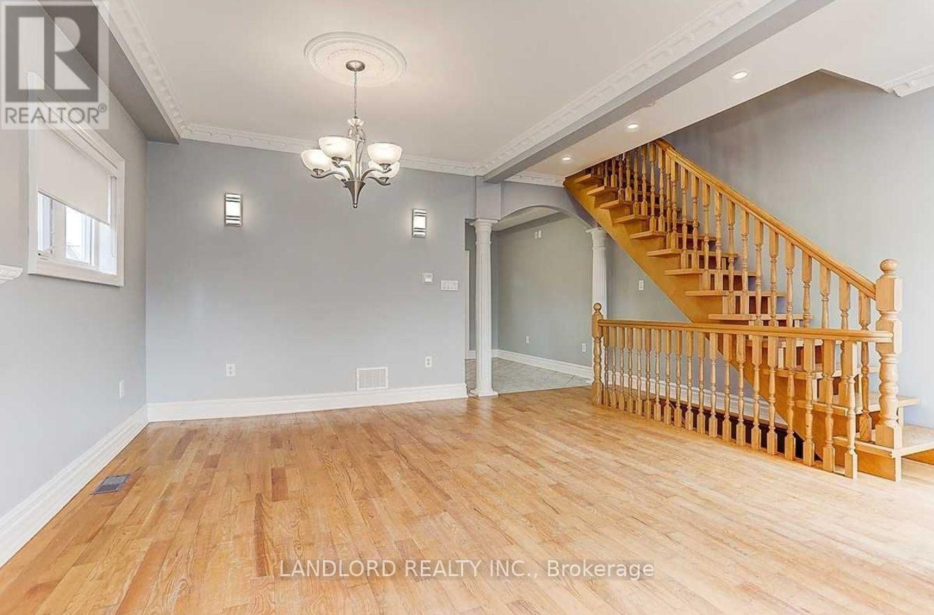 Photo 17 of 34 Jesmond Avenue, Toronto ON