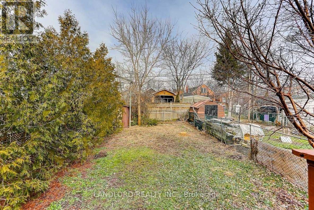 Photo 14 of 34 Jesmond Avenue, Toronto ON