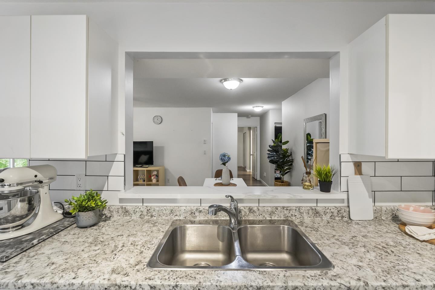 Photo 12 of 202 14980 101 A Avenue, Surrey BC