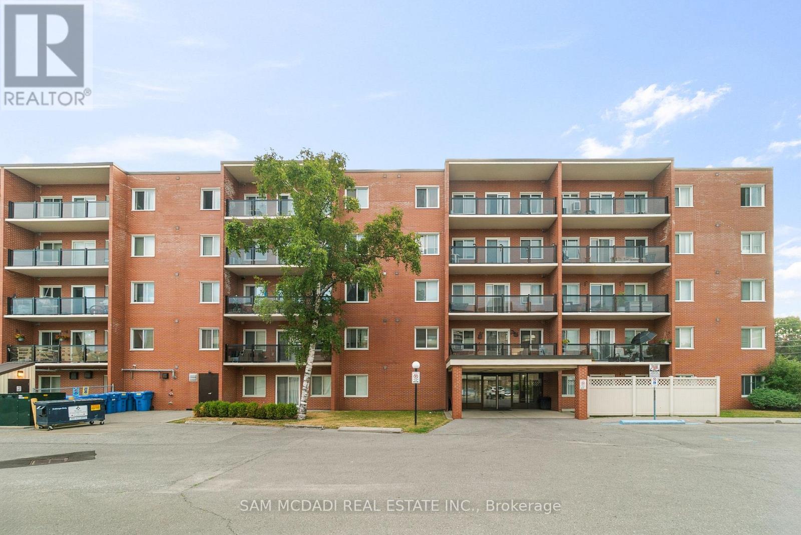 Photo 18 of 205 131 Taunton Road E, Oshawa ON