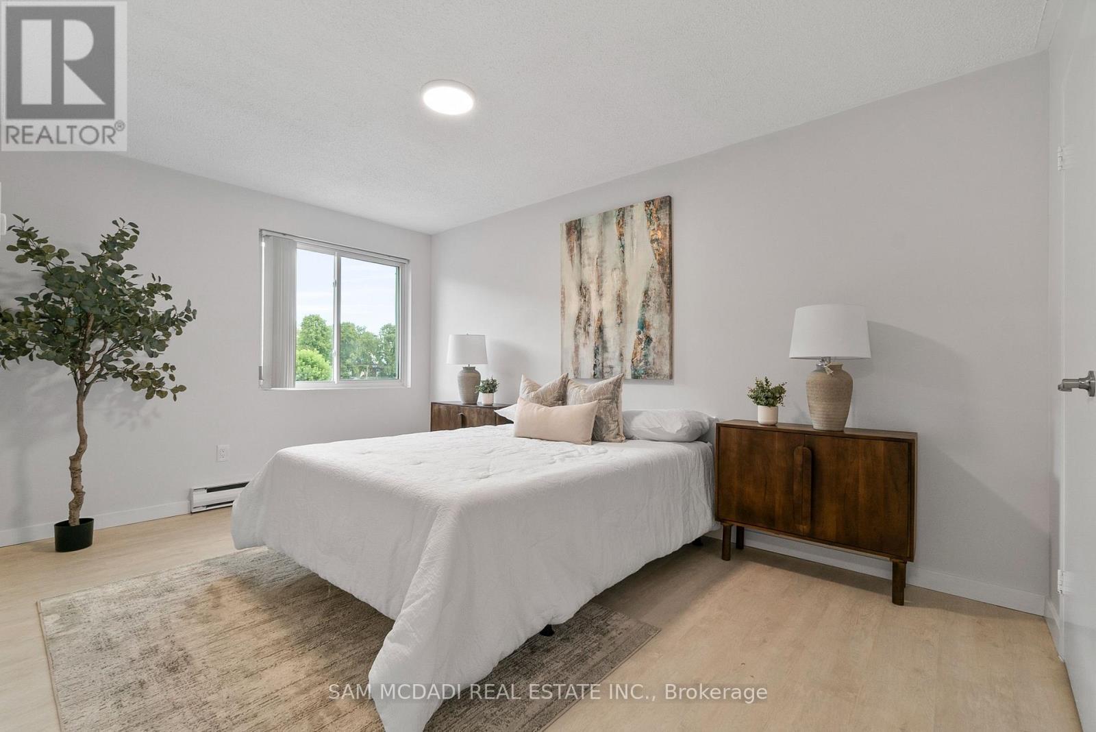 Photo 9 of 205 131 Taunton Road E, Oshawa ON