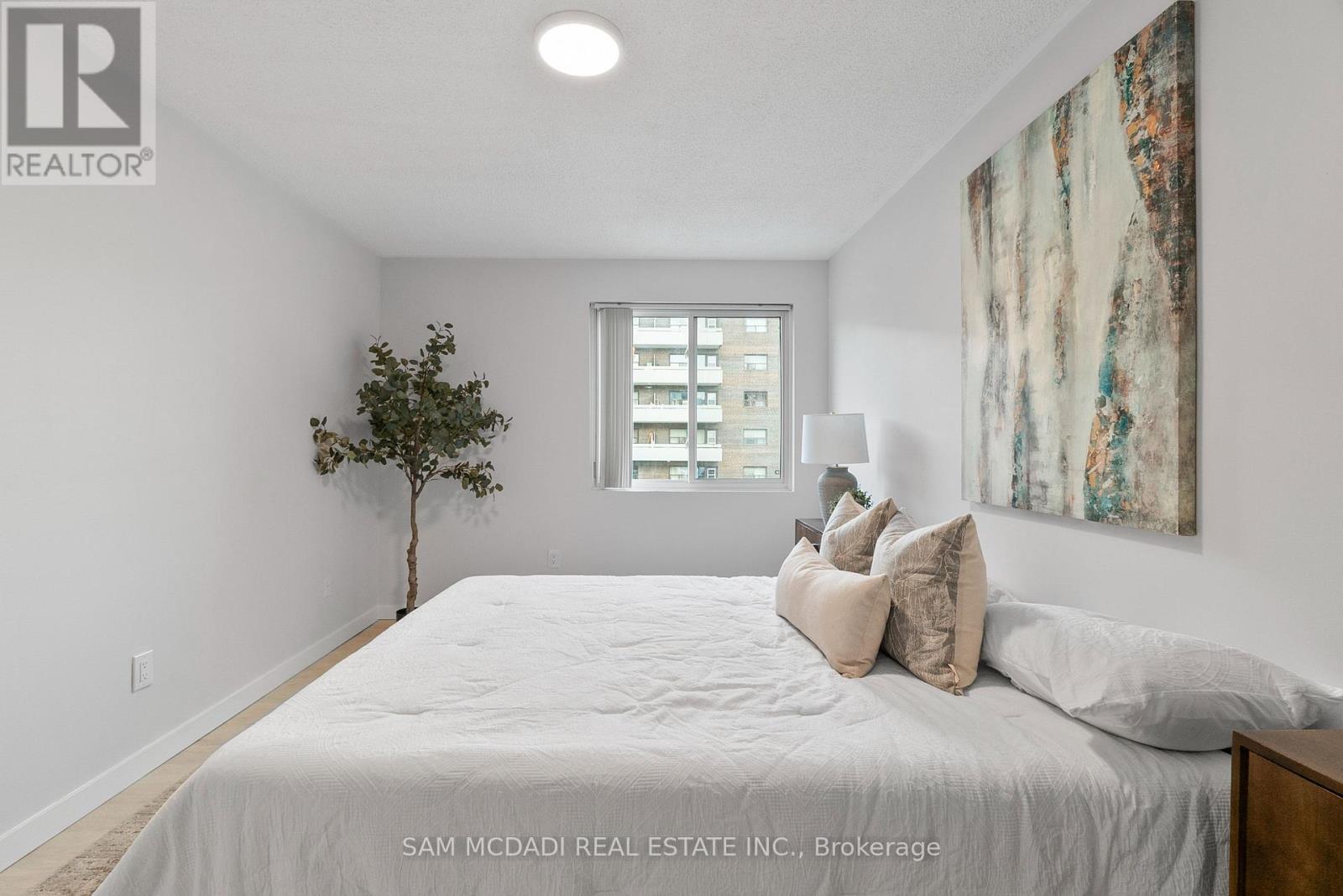 Photo 5 of 205 131 Taunton Road E, Oshawa ON