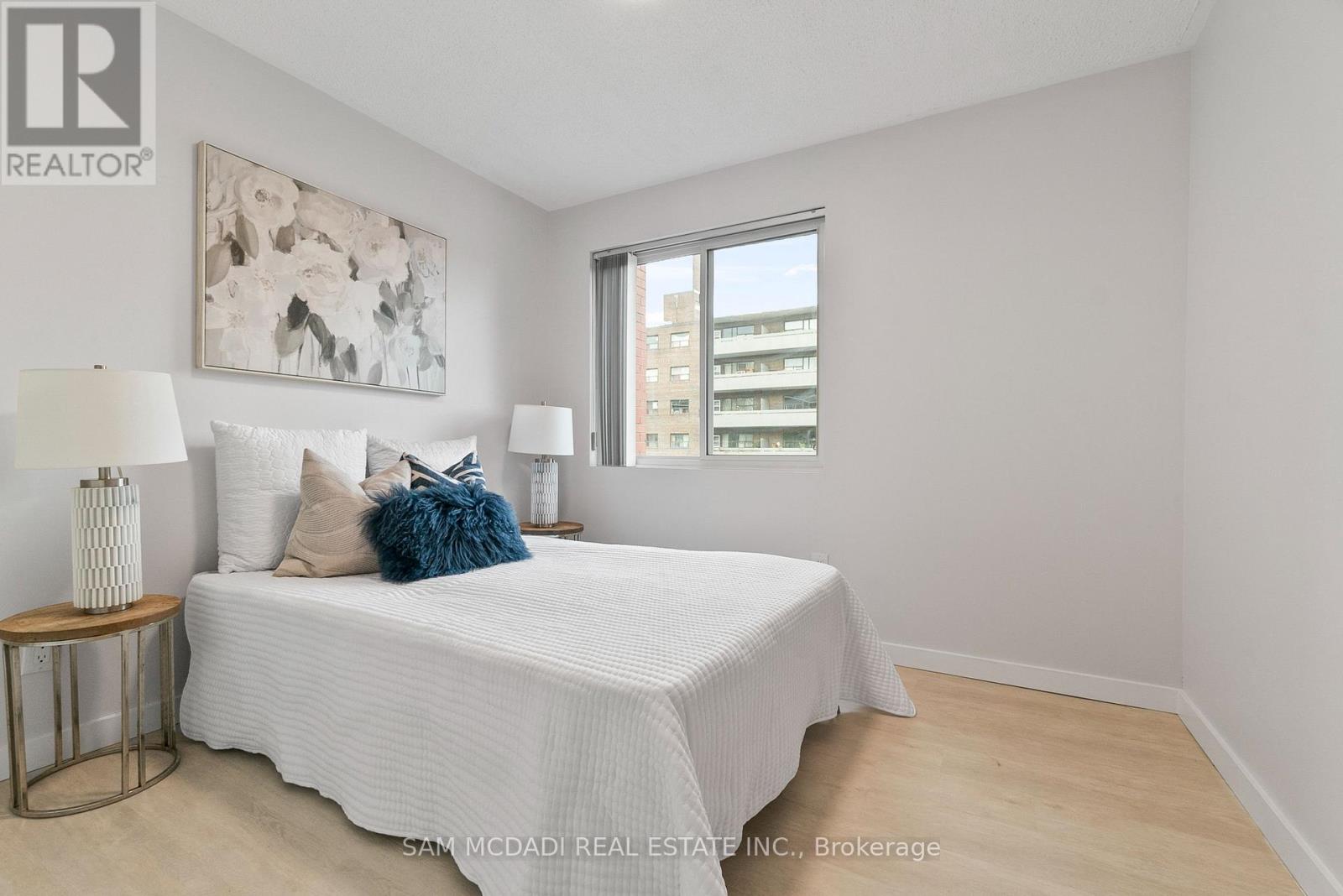Photo 8 of 205 131 Taunton Road E, Oshawa ON