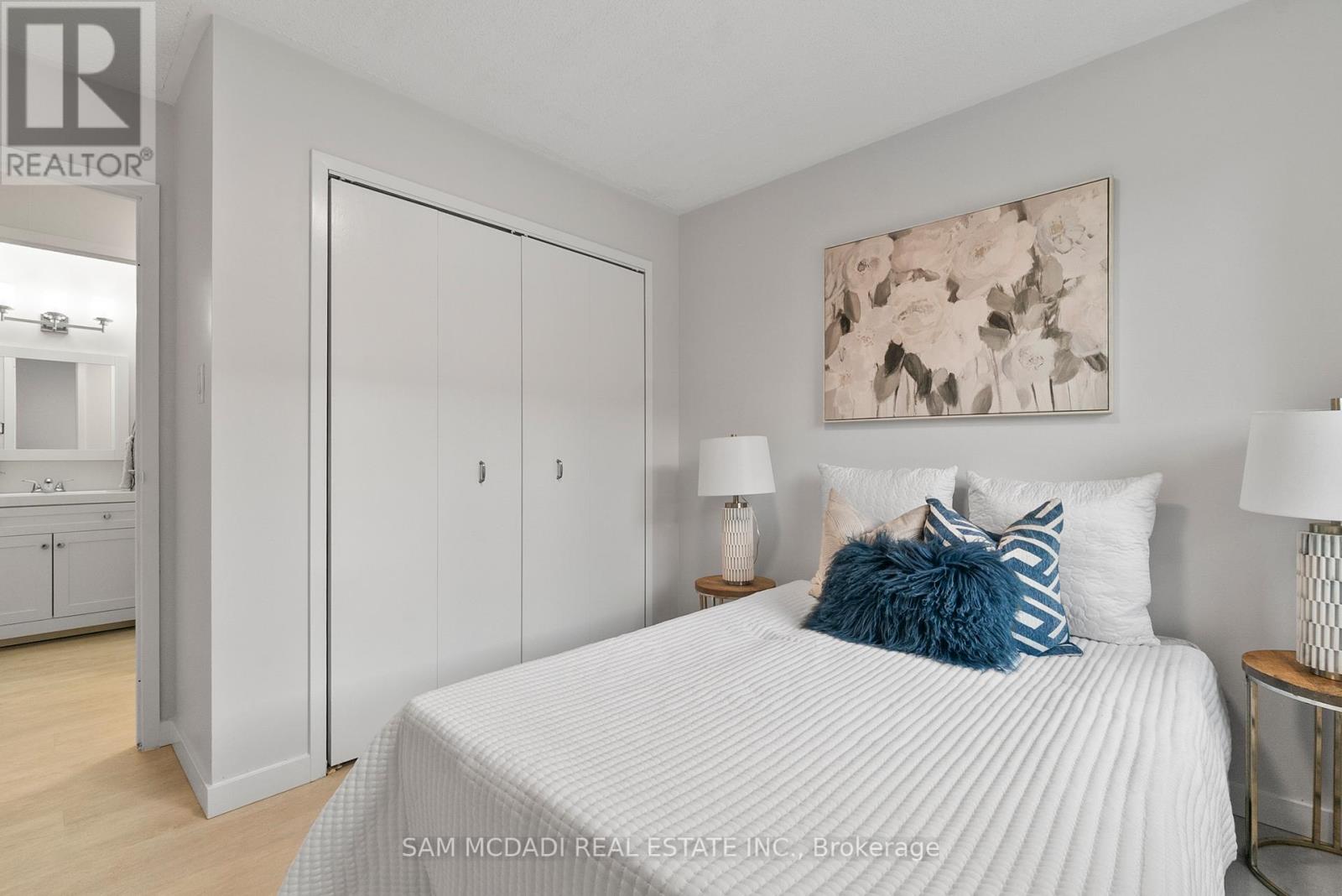 Photo 6 of 205 131 Taunton Road E, Oshawa ON