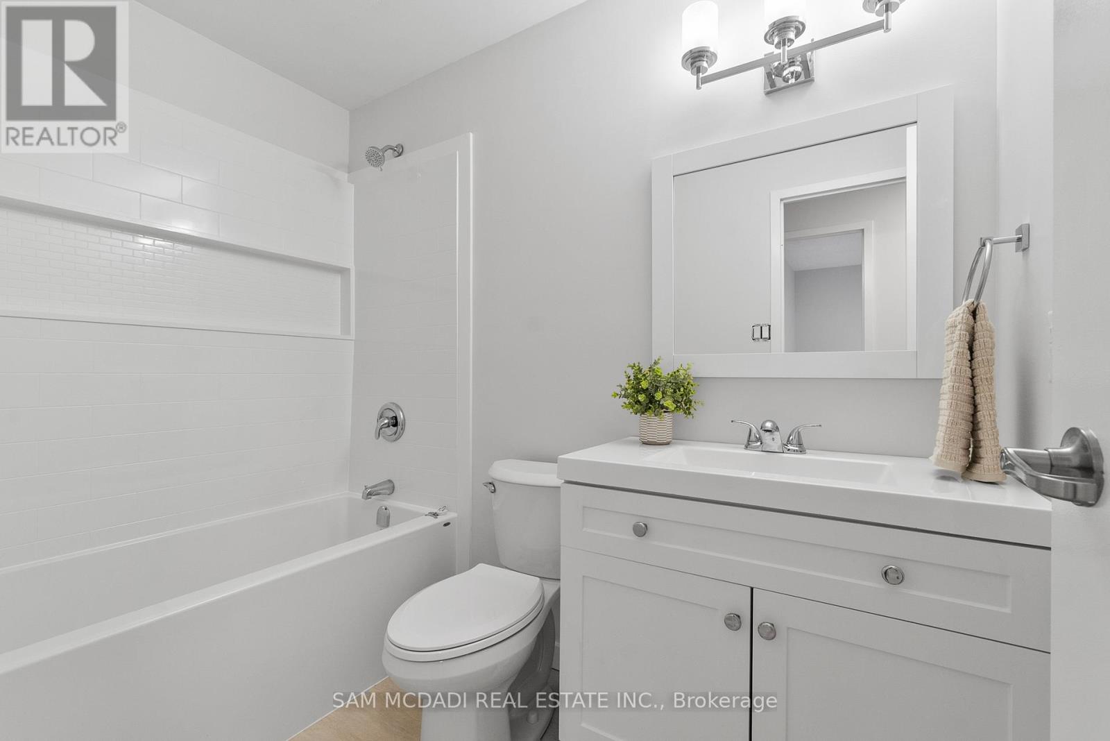 Photo 1 of 205 131 Taunton Road E, Oshawa ON