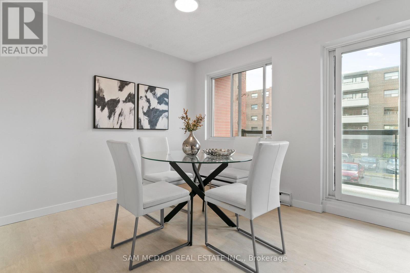 Photo 11 of 205 131 Taunton Road E, Oshawa ON