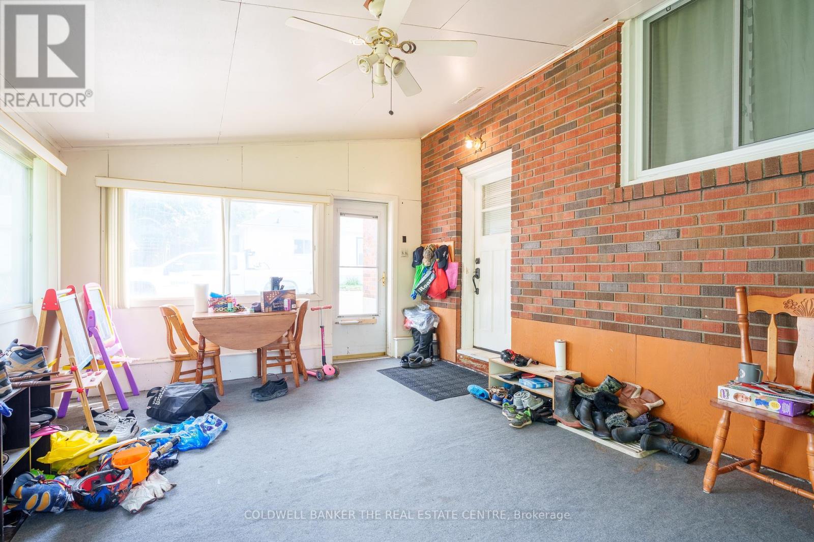 Photo 4 of 19307 Yonge Street, East Gwillimbury ON
