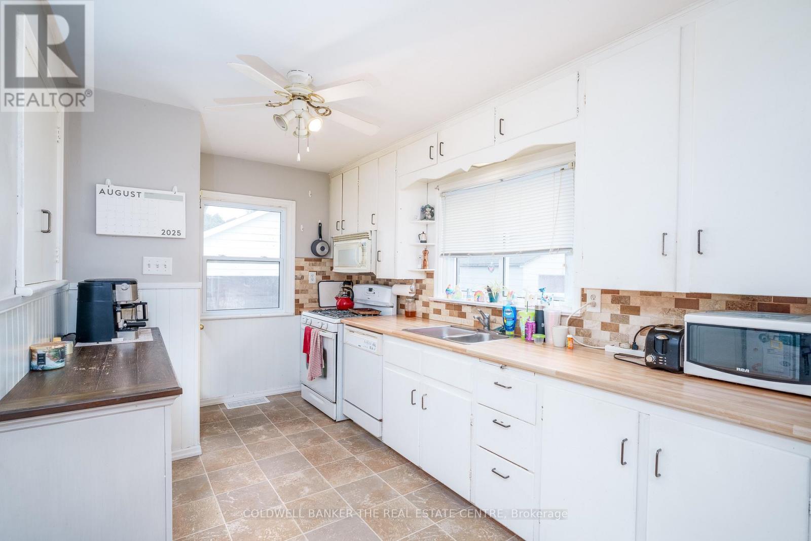 Photo 13 of 19307 Yonge Street, East Gwillimbury ON
