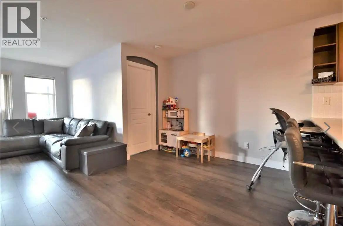Photo 10 of 302 4868 Brentwood Drive, Burnaby BC