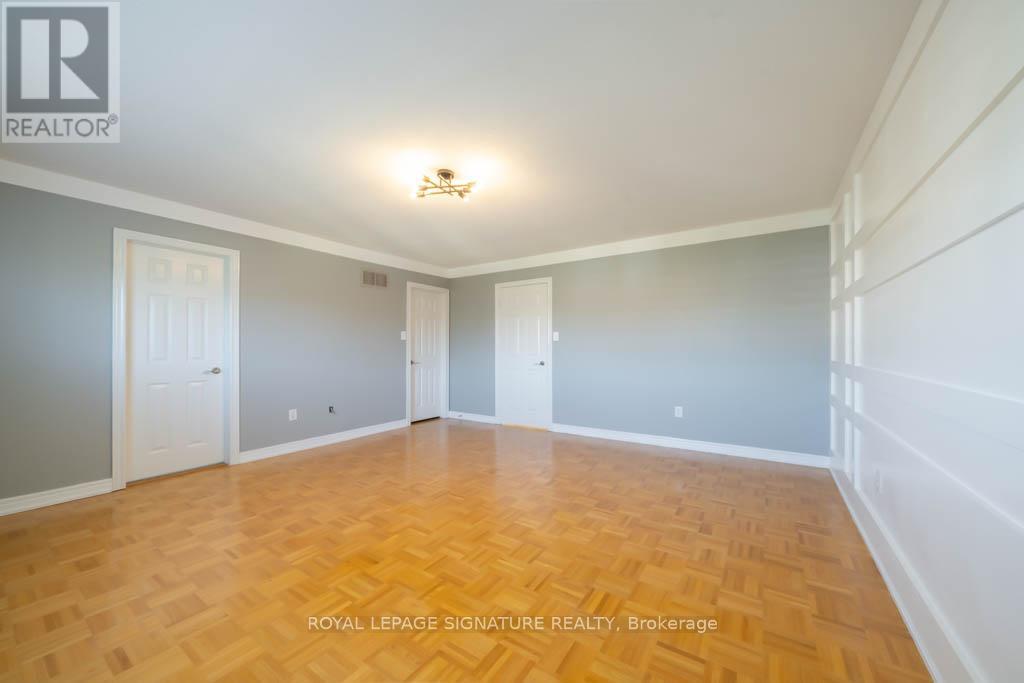 Photo 4 of 1479 Liverpool Street, Oakville ON