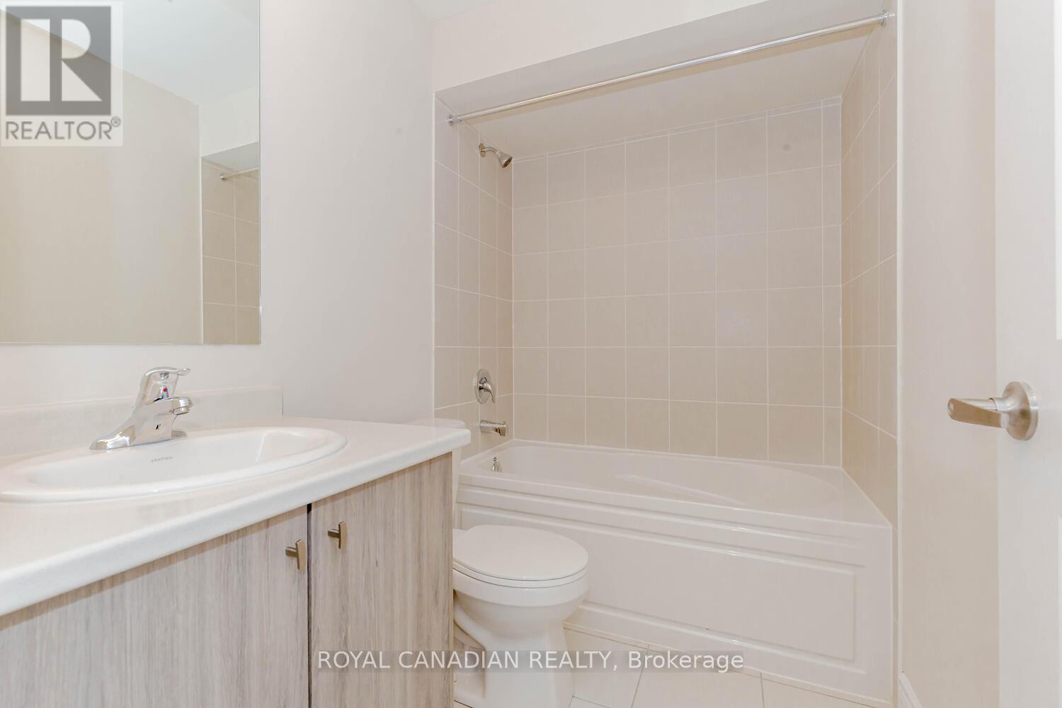 Photo 4 of 617 Fullum Landing, Milton ON