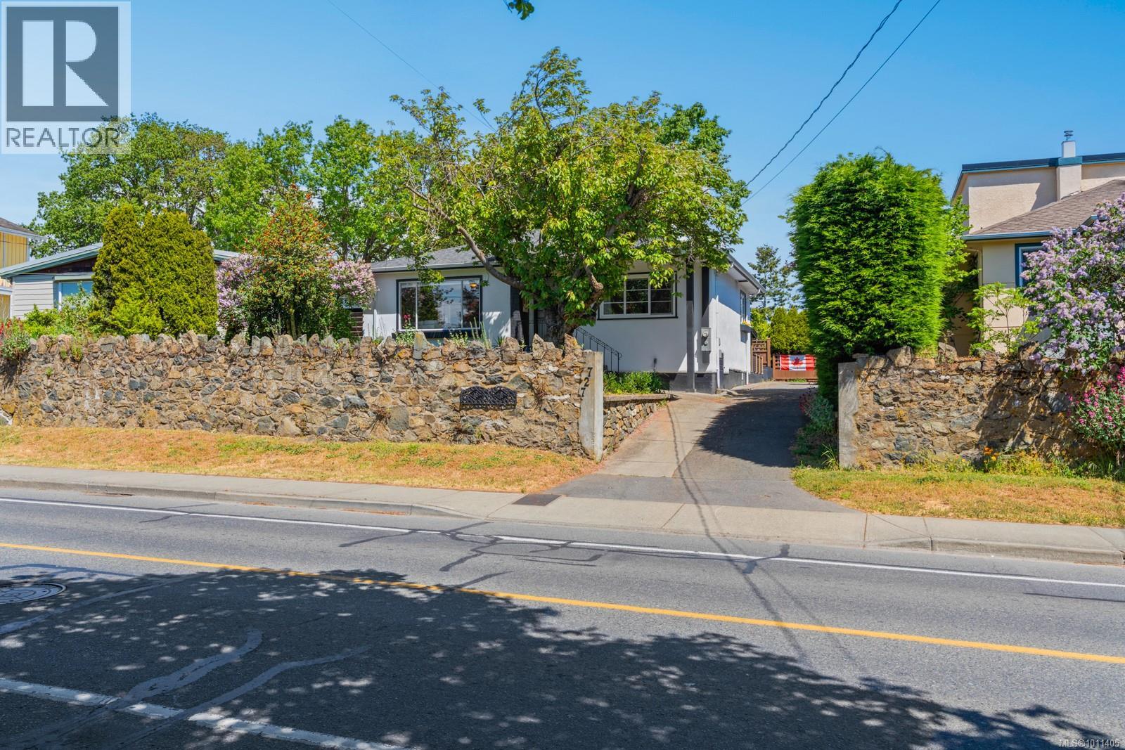 Photo 6 of 727 Craigflower Rd, Victoria BC