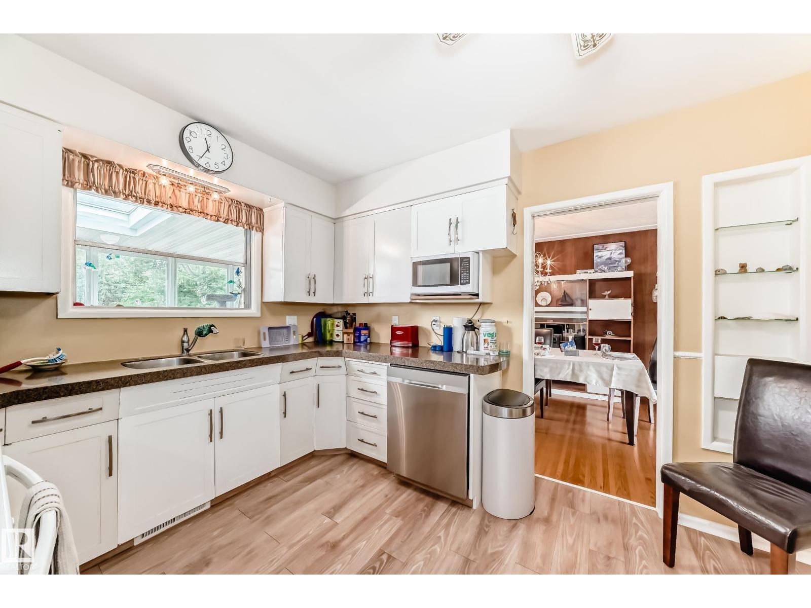 Photo 10 of 6504 109 B Av Nw Nw, Edmonton AB