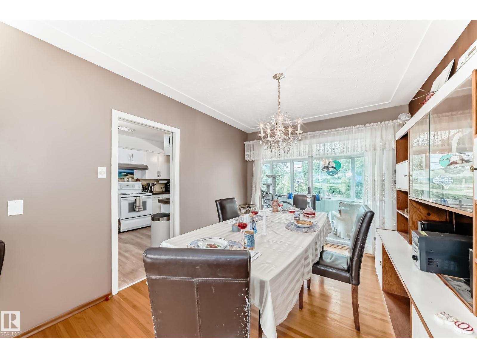 Photo 7 of 6504 109 B Av Nw Nw, Edmonton AB