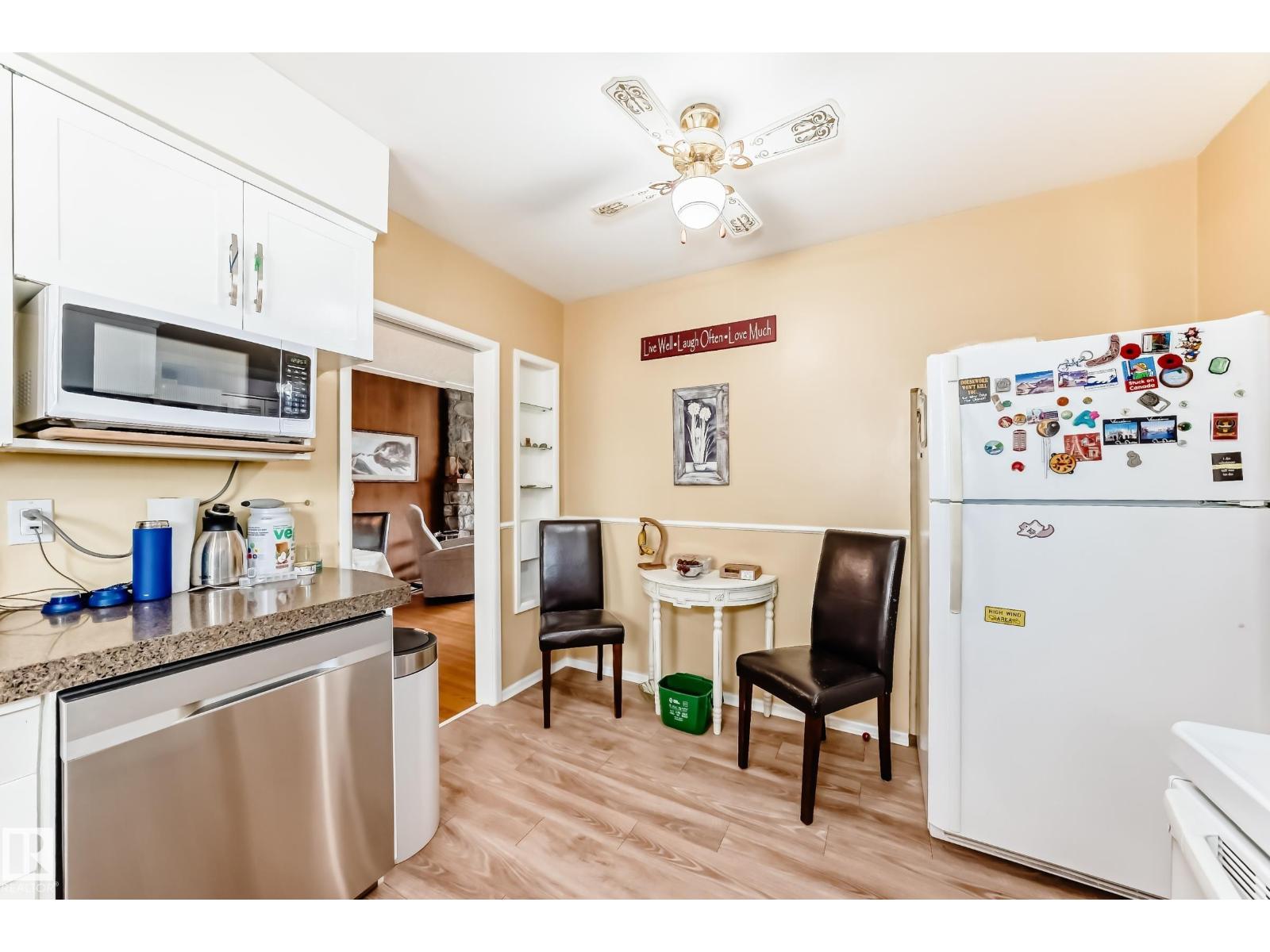 Photo 11 of 6504 109 B Av Nw Nw, Edmonton AB