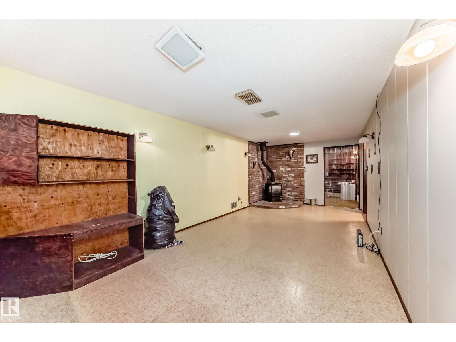Photo 22 of 6504 109 B Av Nw Nw, Edmonton AB