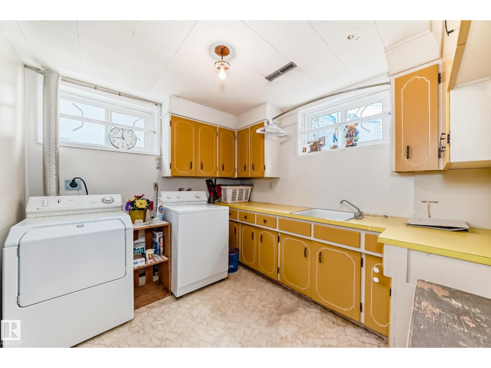 Photo 27 of 6504 109 B Av Nw Nw, Edmonton AB