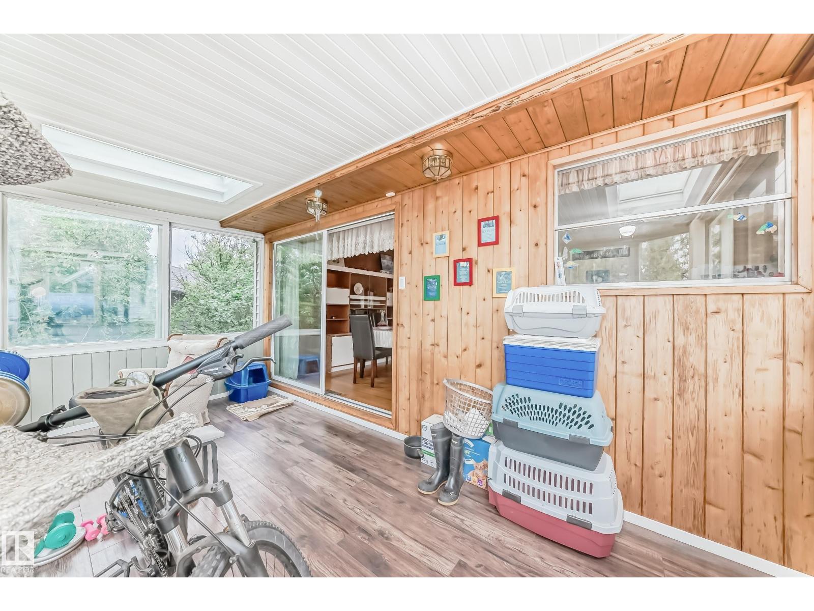 Photo 13 of 6504 109 B Av Nw Nw, Edmonton AB