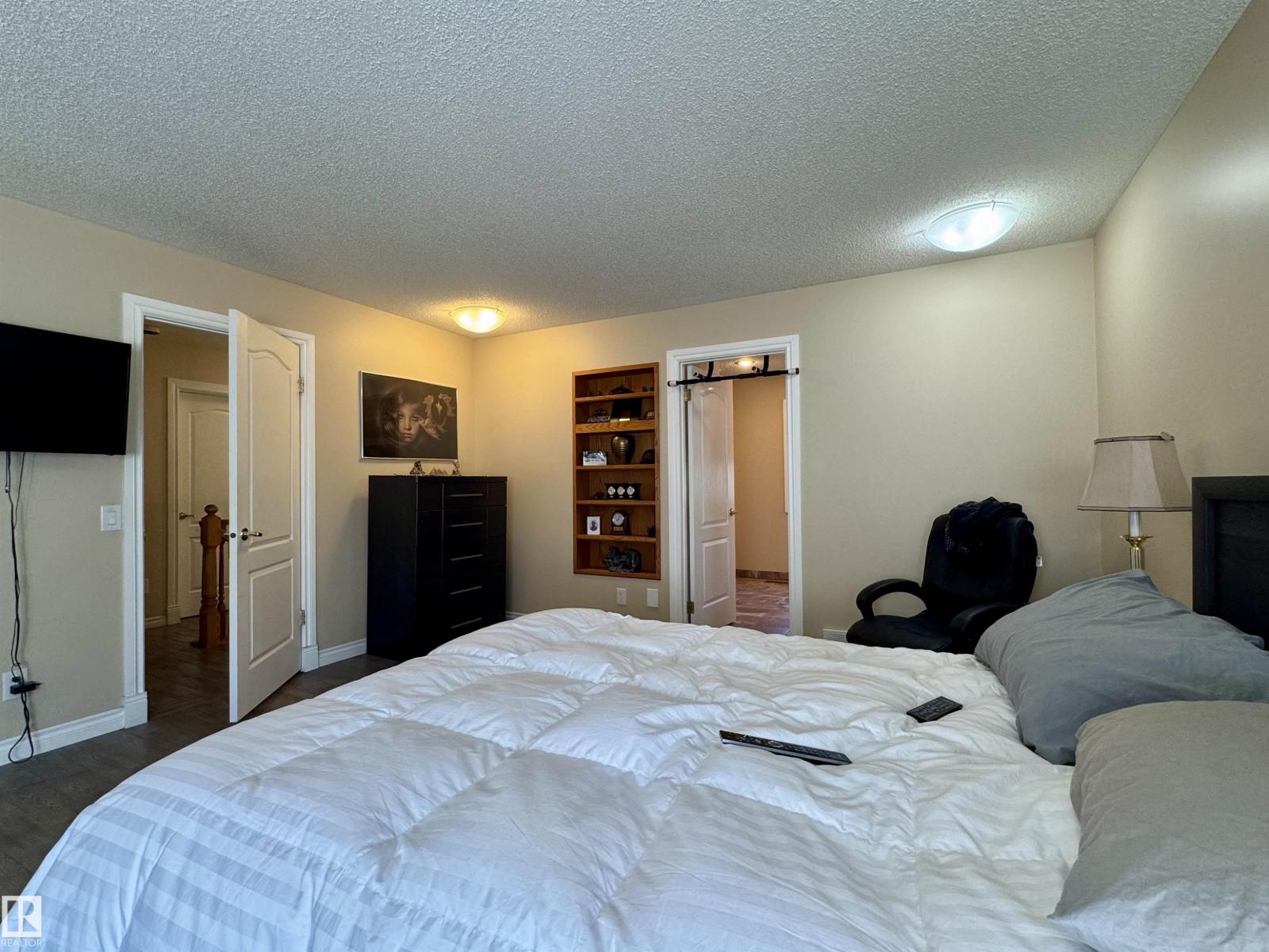 Photo 2 of 240 Waygood Rd Nw, Edmonton AB