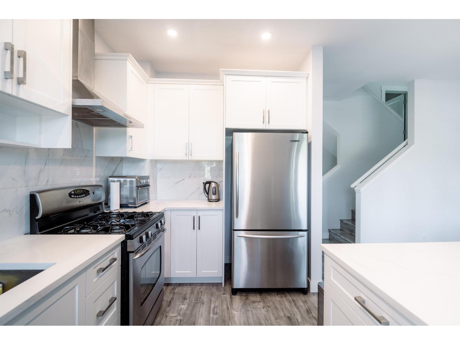 Photo 2 of 8 19932 70 Avenue, Langley BC