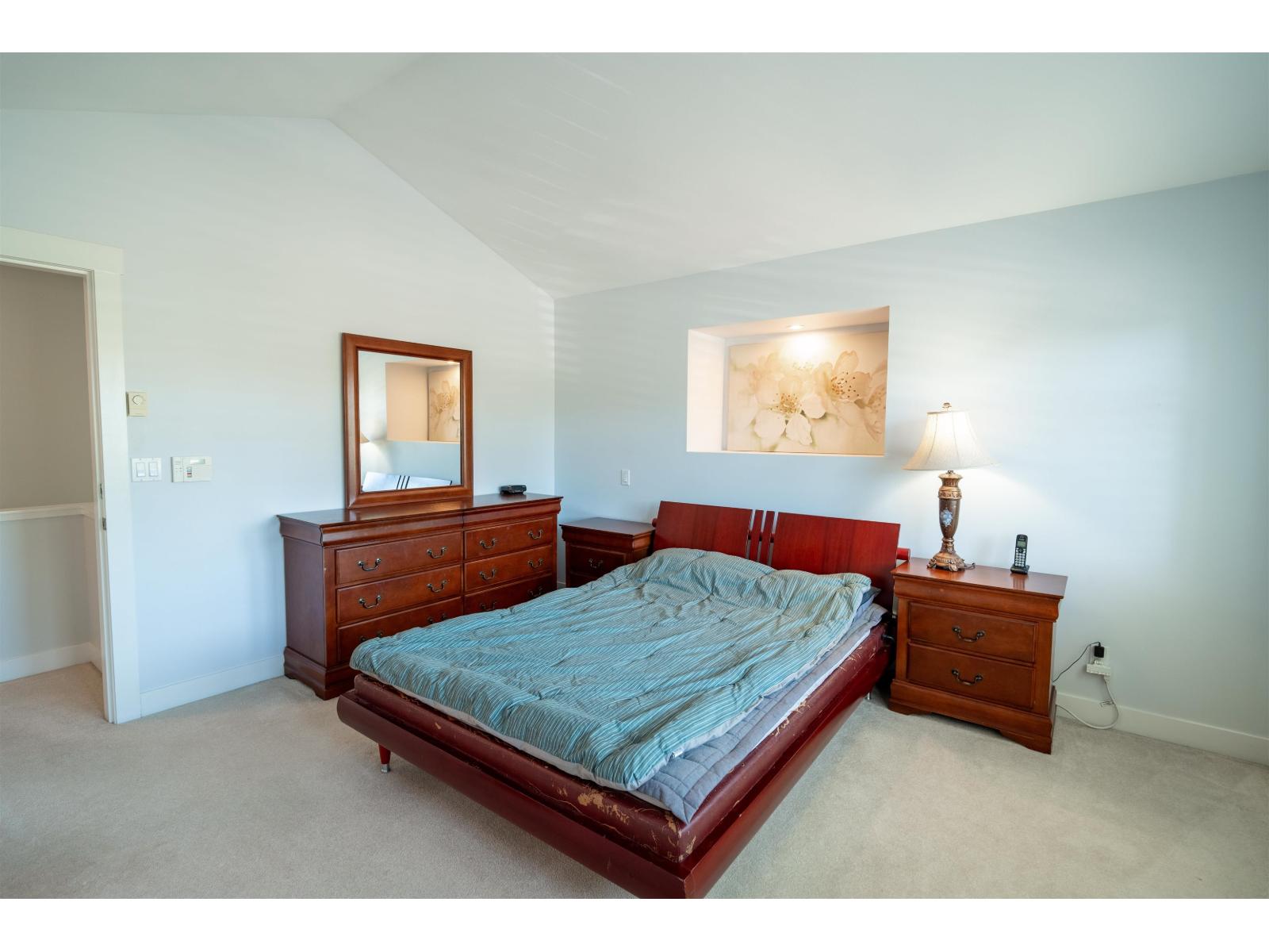 Photo 6 of 8 19932 70 Avenue, Langley BC