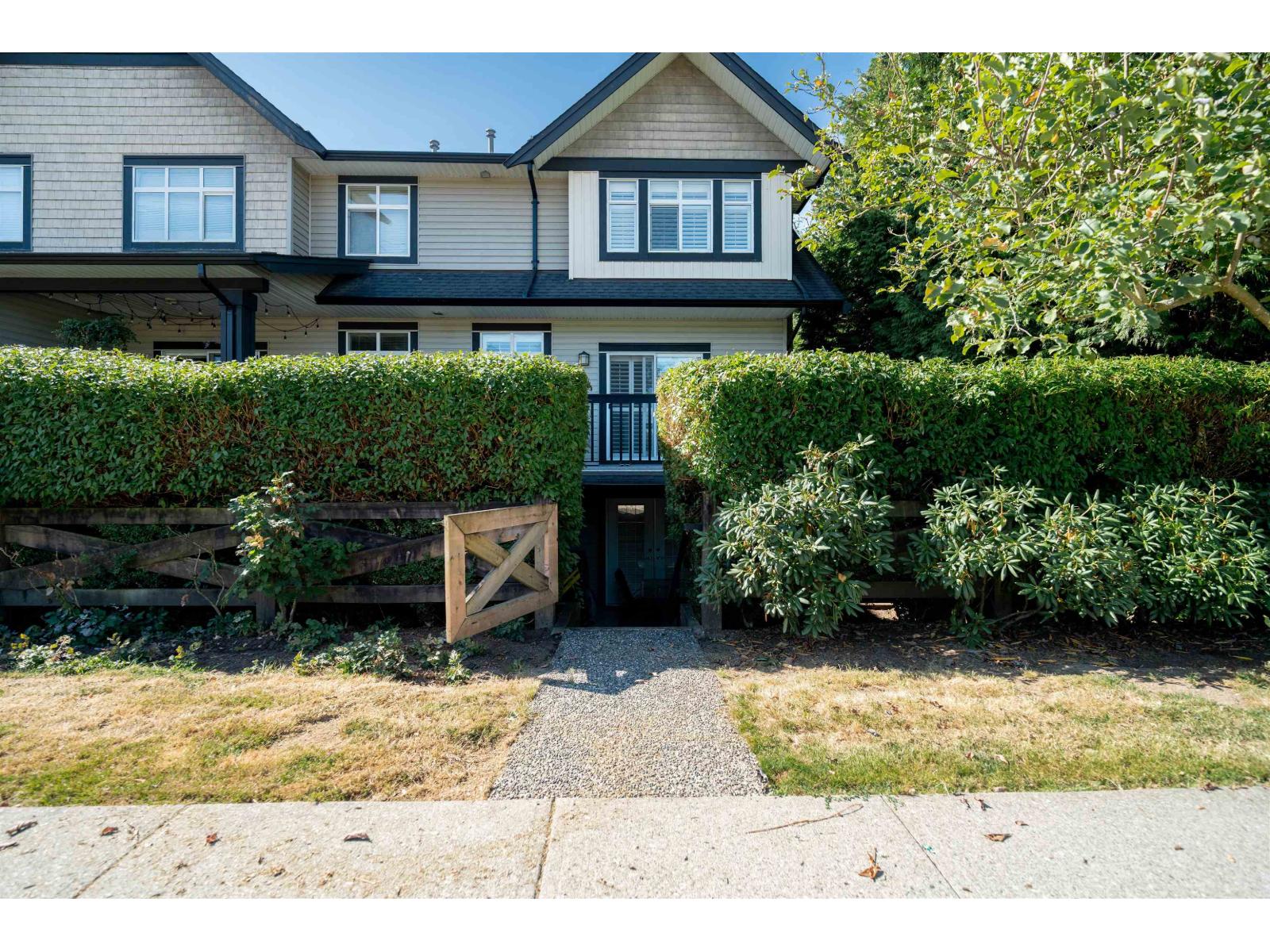 Photo 7 of 8 19932 70 Avenue, Langley BC