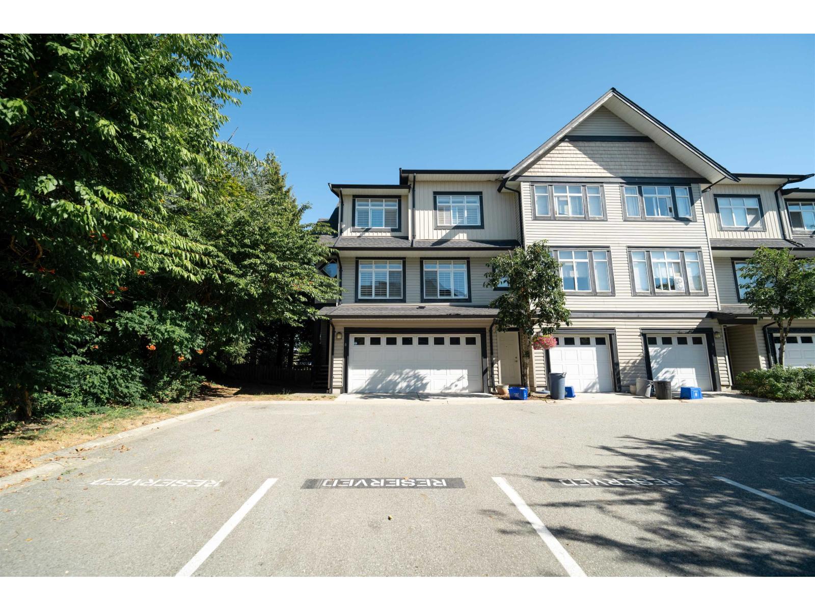 Photo 3 of 8 19932 70 Avenue, Langley BC