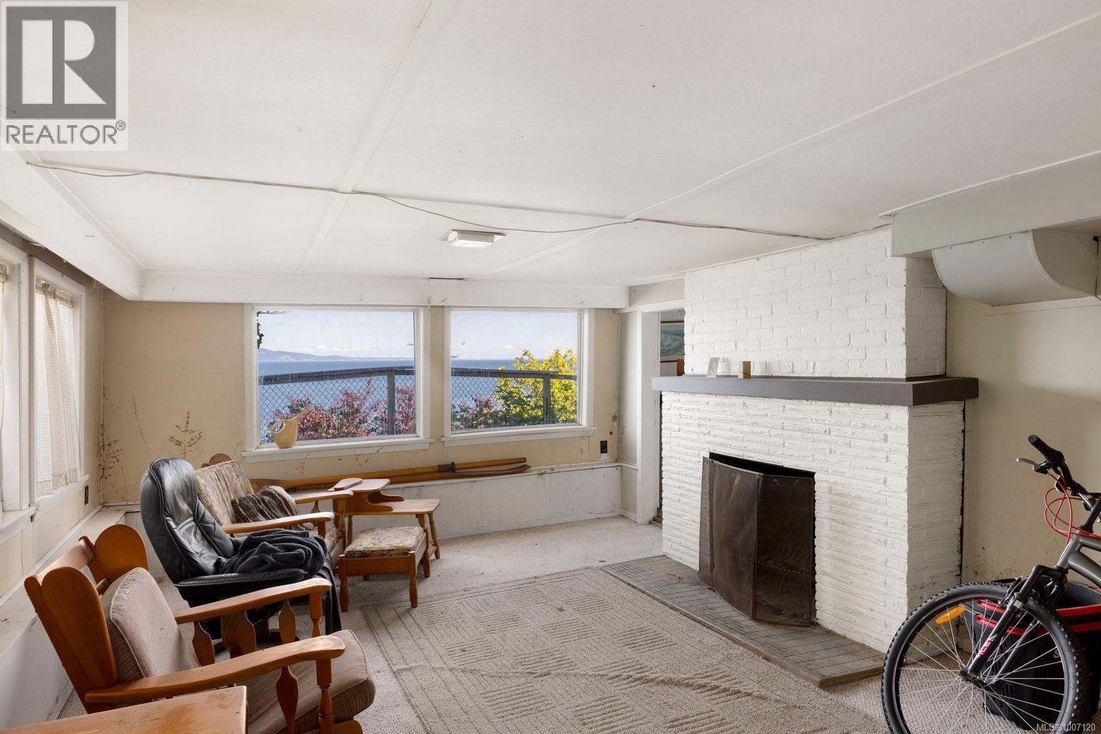  5015 Cordova Bay Road, Saanich