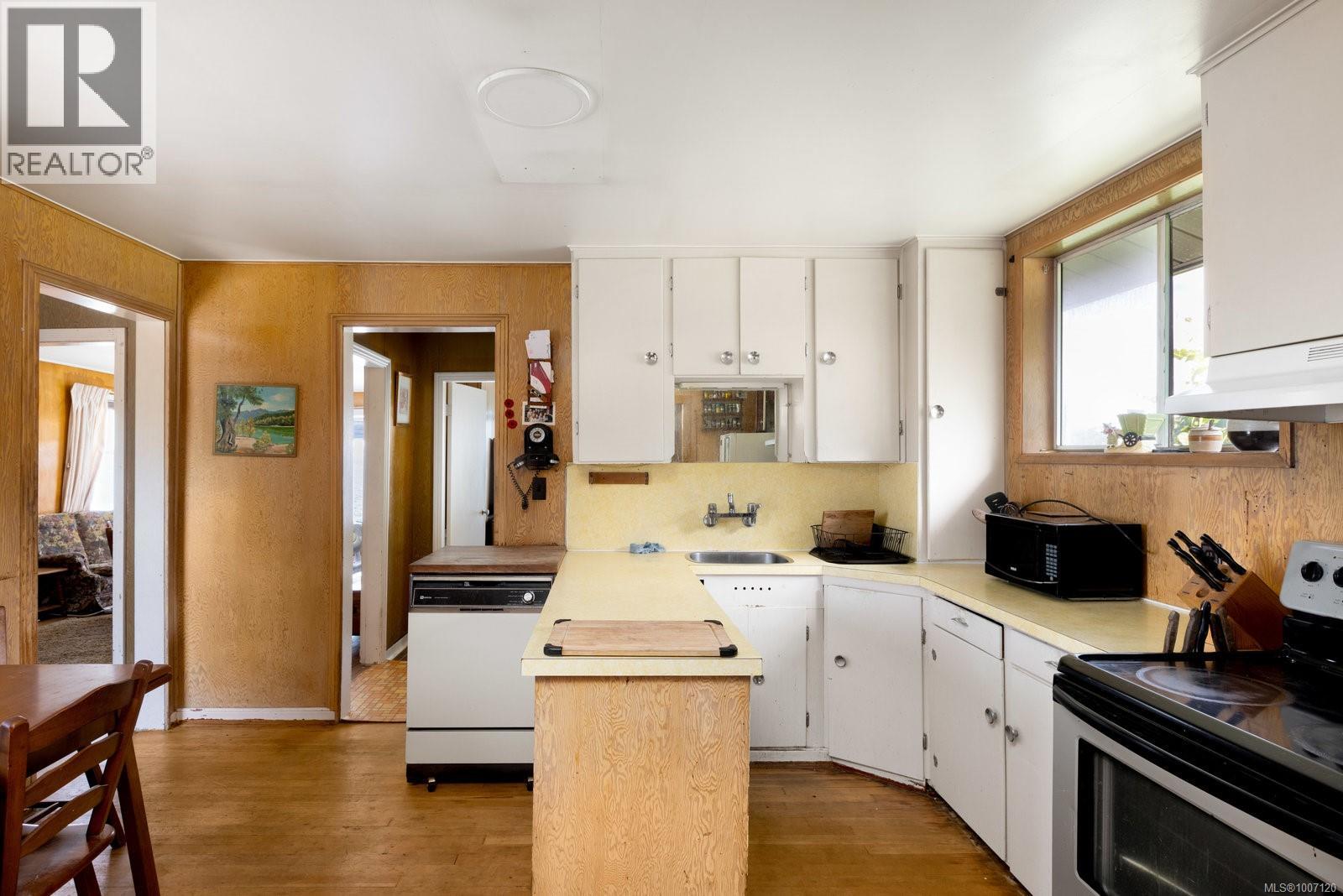  5015 Cordova Bay Road, Saanich