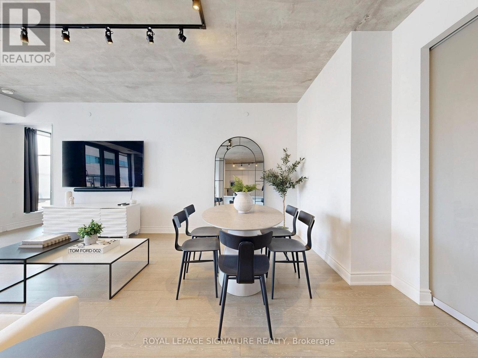 Photo 4 of 1105 608 Richmond Street W, Toronto ON