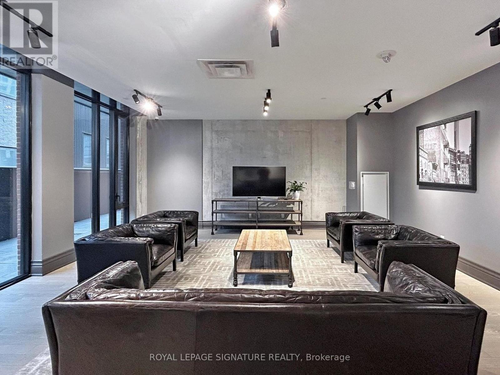Photo 2 of 1105 608 Richmond Street W, Toronto ON