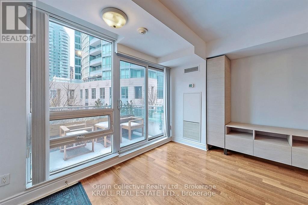 Photo 31 of 220 31 Olive Avenue, Toronto ON