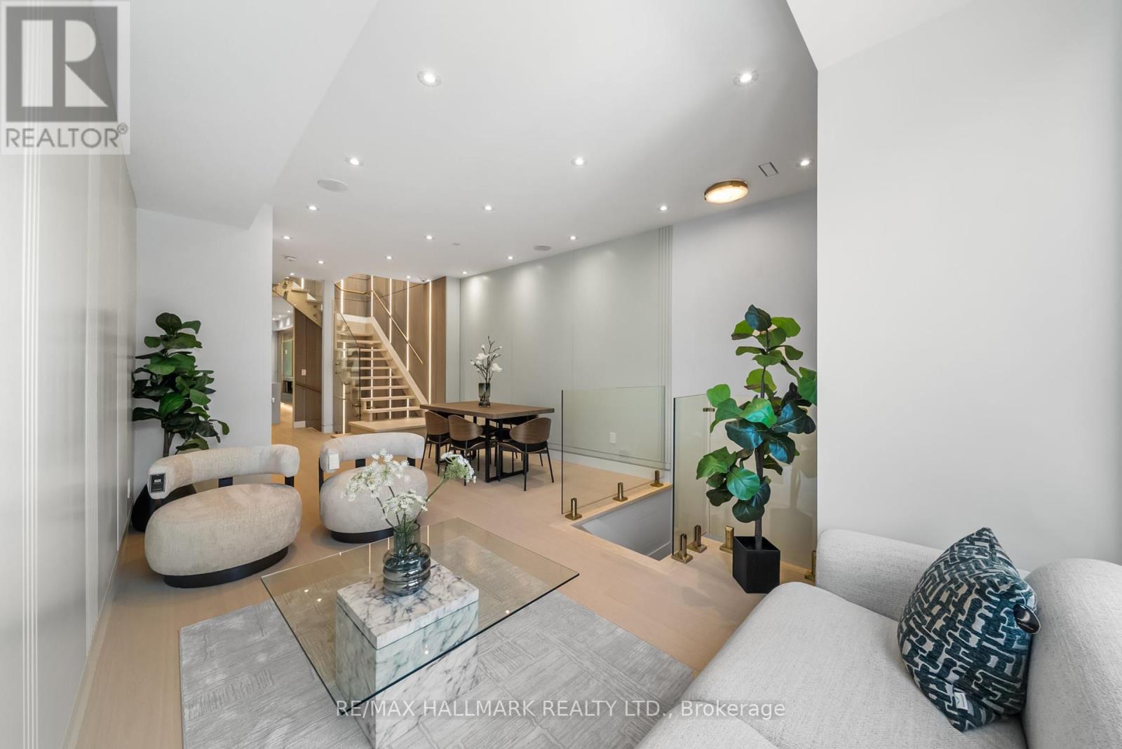 Photo 7 of 16 A Kenrae Road, Toronto ON
