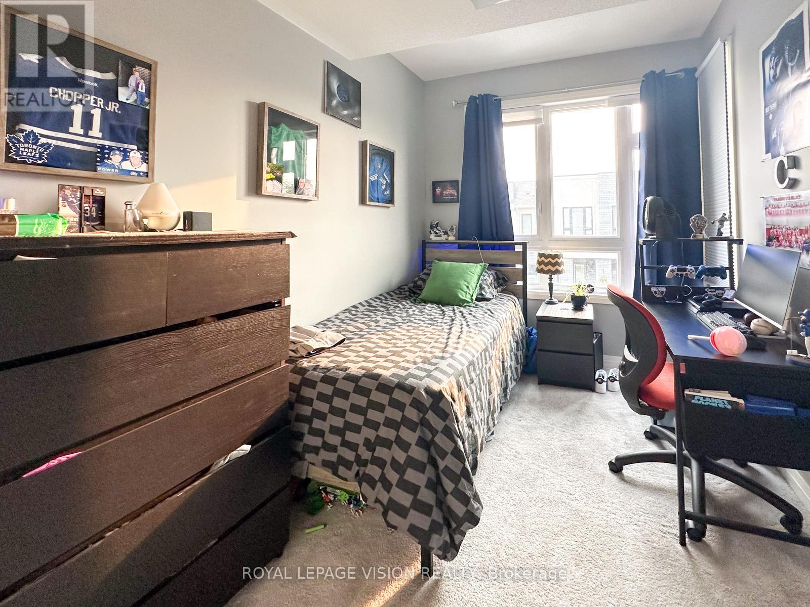 Photo 9 of 74 Caspian Square, Clarington ON