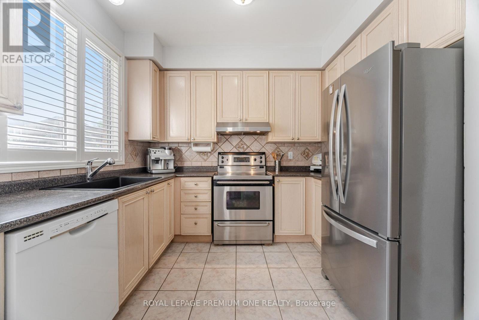 Photo 6 of 21 Ocean Avenue, Vaughan ON