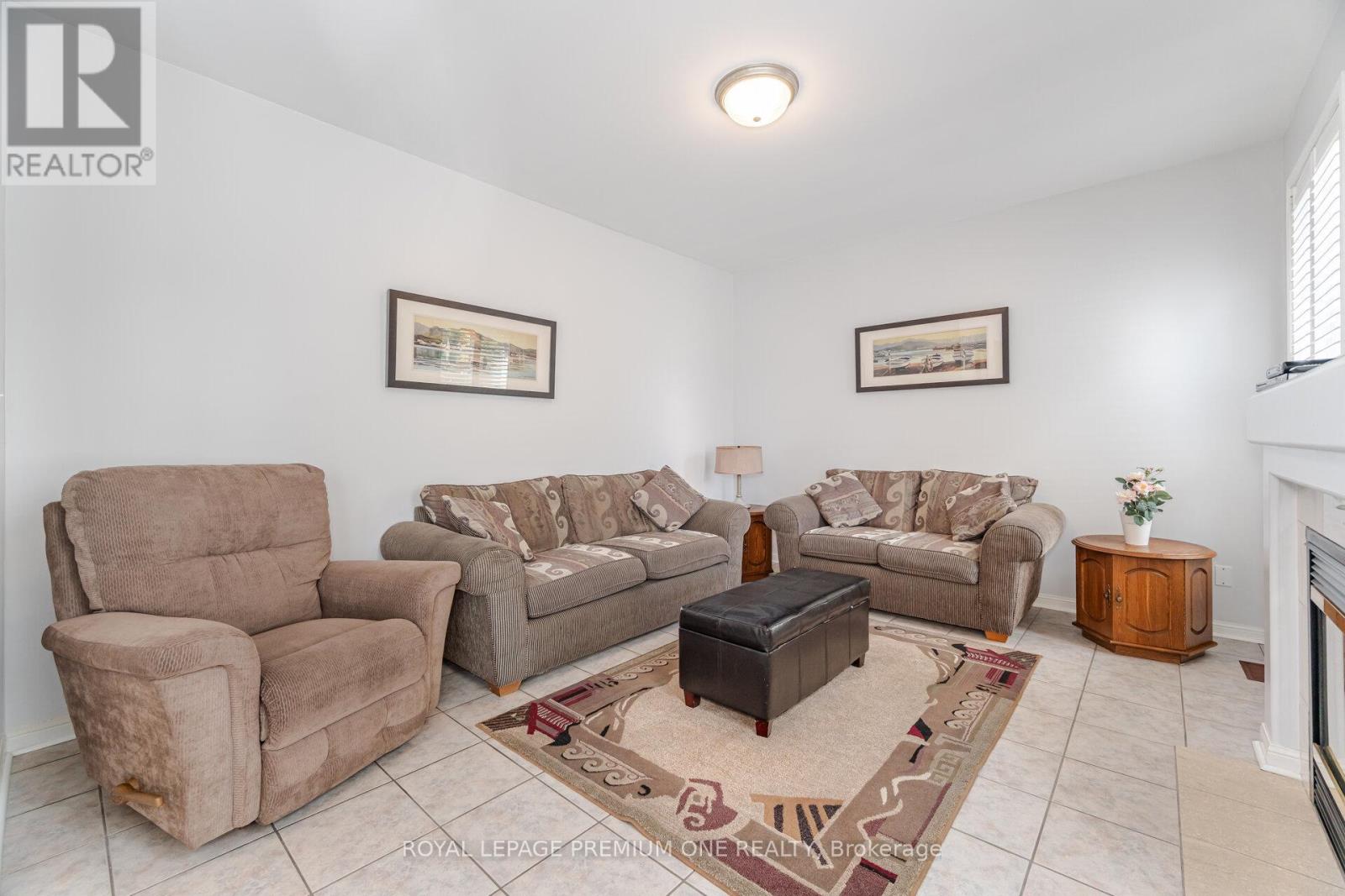 Photo 3 of 21 Ocean Avenue, Vaughan ON