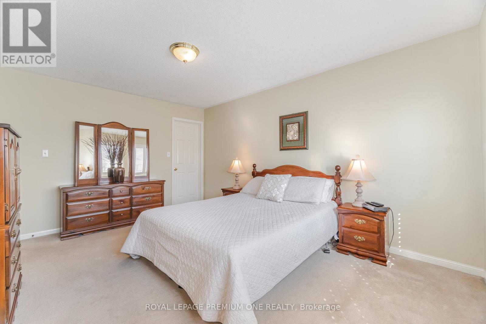 Photo 4 of 21 Ocean Avenue, Vaughan ON
