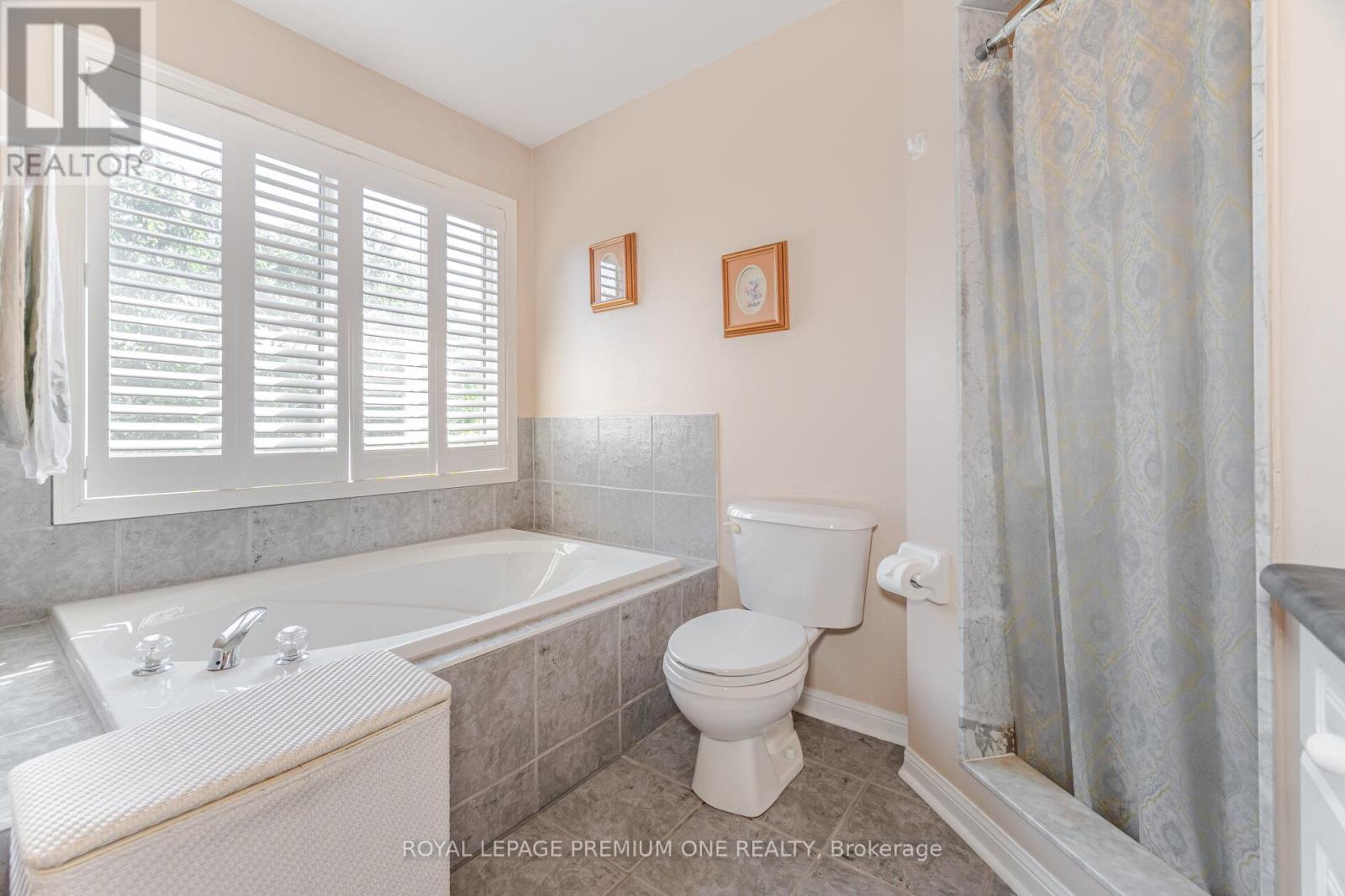 Photo 35 of 21 Ocean Avenue, Vaughan ON