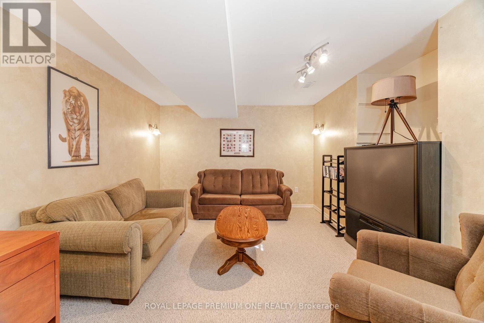 Photo 19 of 21 Ocean Avenue, Vaughan ON