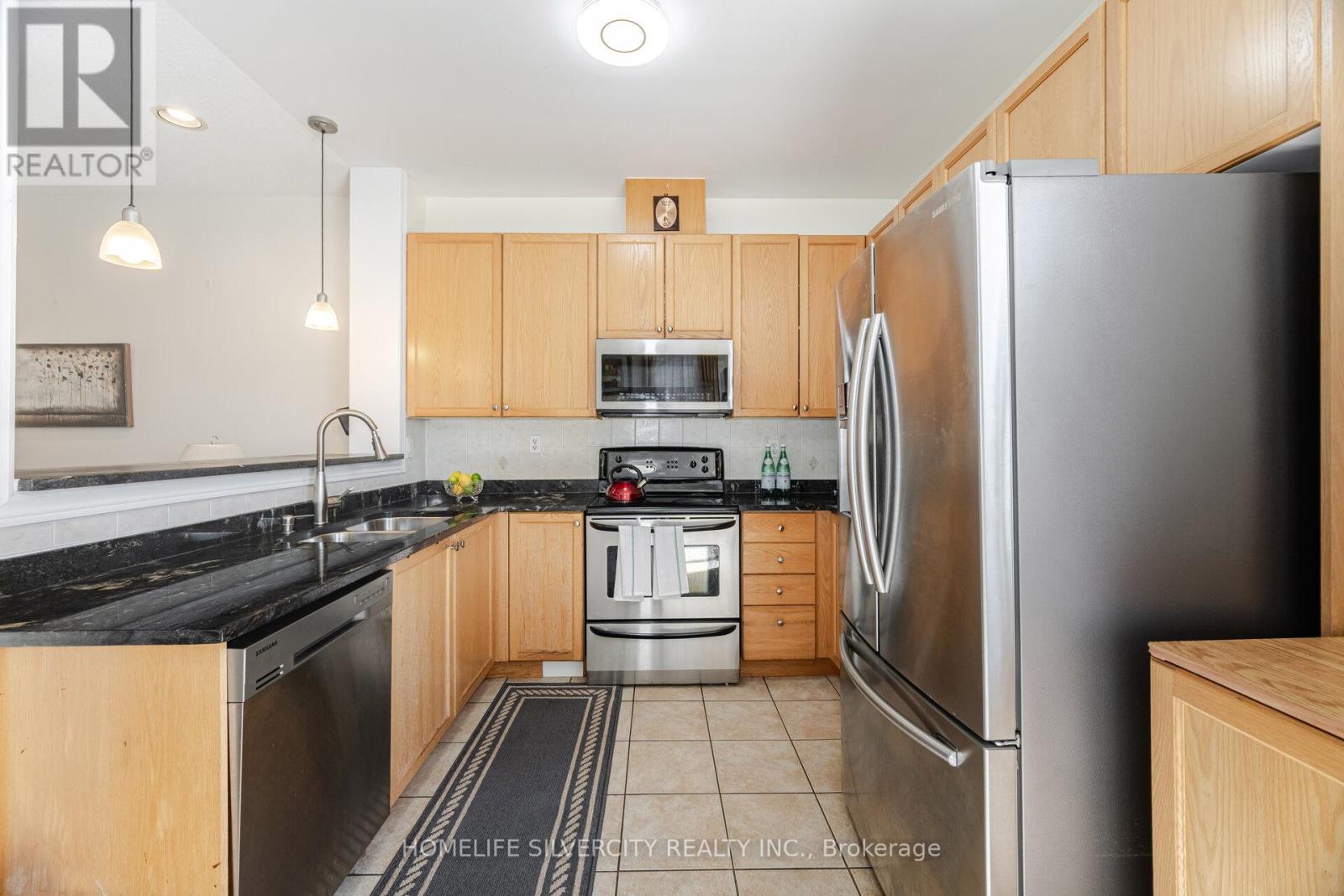 Photo 2 of 31 Rocky Point Crescent, Brampton ON