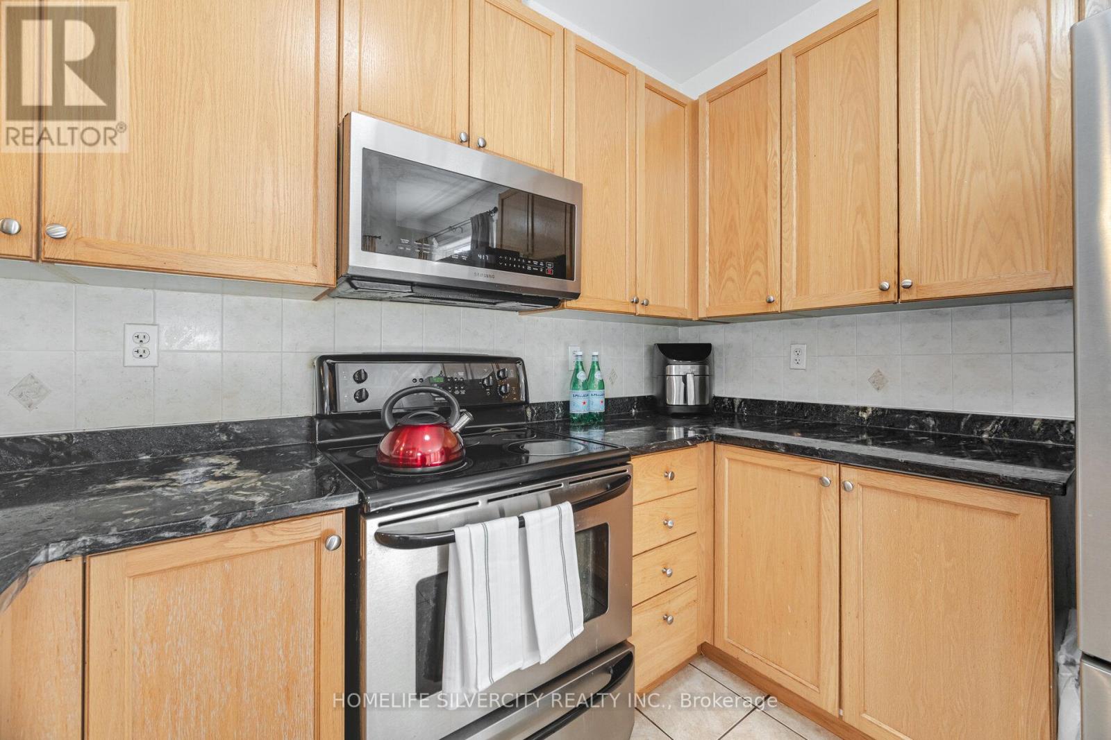 Photo 14 of 31 Rocky Point Crescent, Brampton ON
