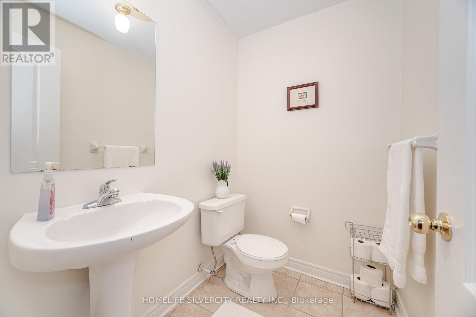 Photo 6 of 31 Rocky Point Crescent, Brampton ON