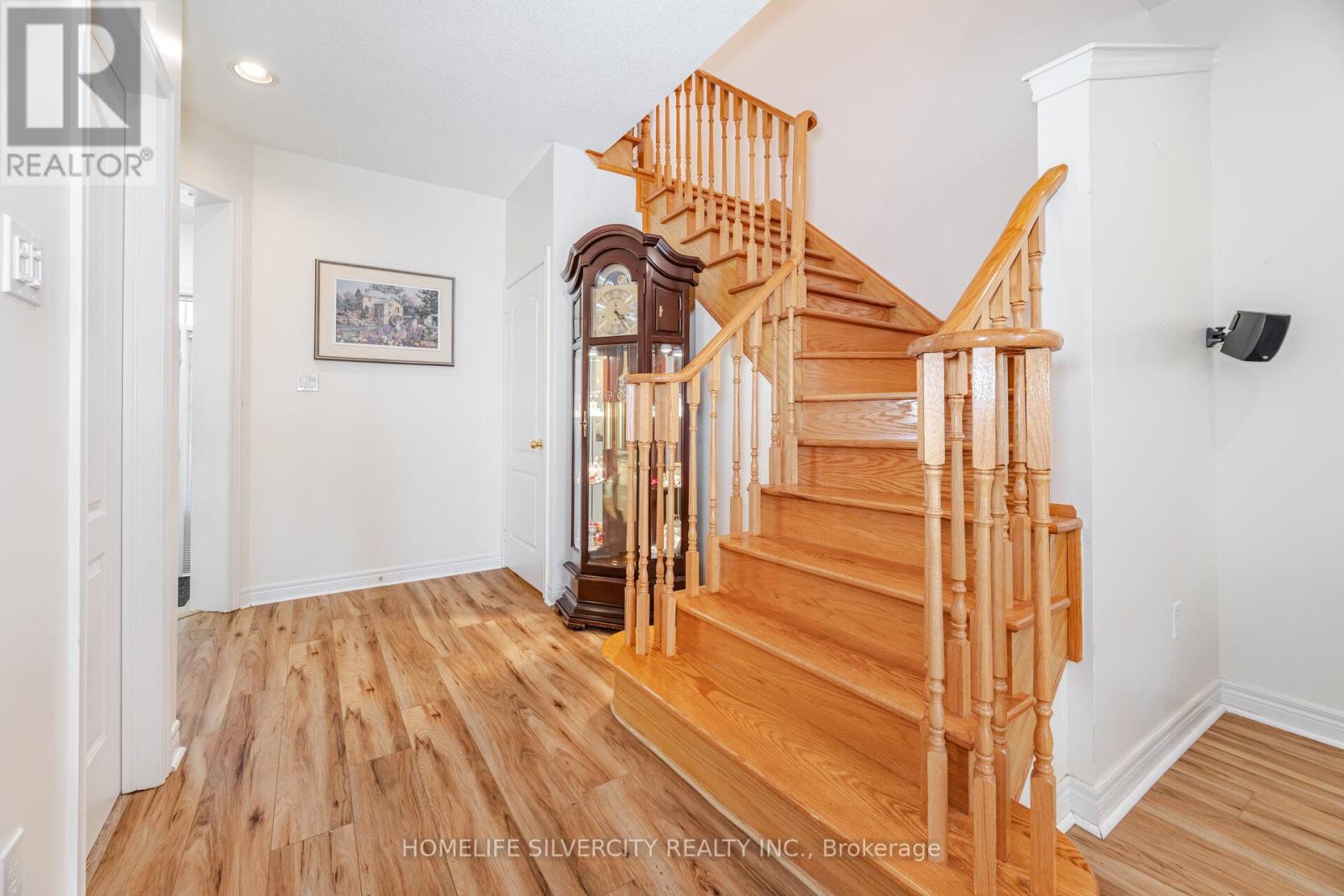 Photo 17 of 31 Rocky Point Crescent, Brampton ON