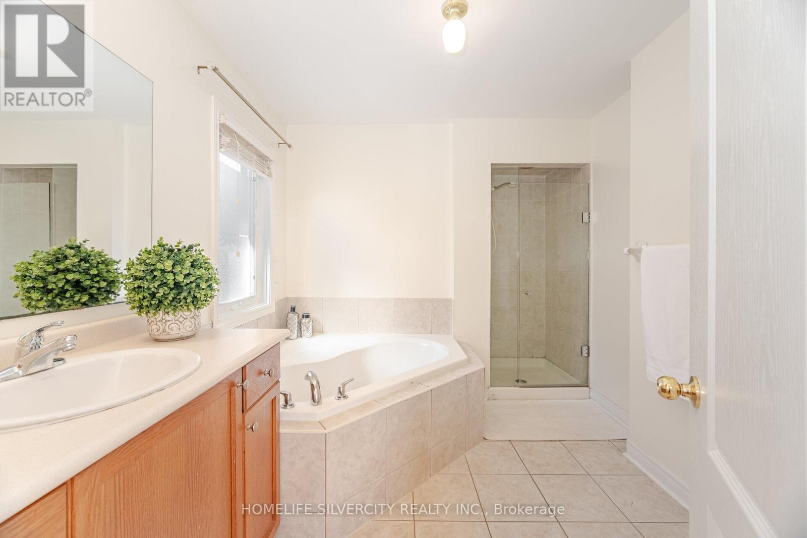 Photo 30 of 31 Rocky Point Crescent, Brampton ON