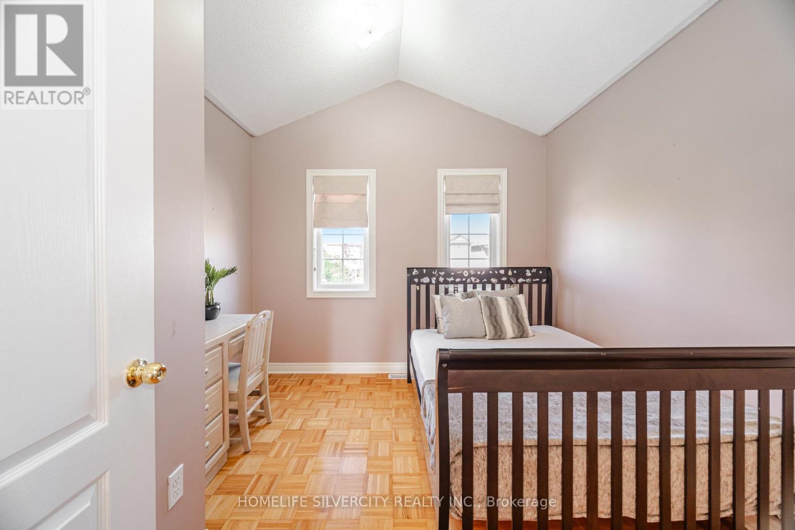 Photo 16 of 31 Rocky Point Crescent, Brampton ON